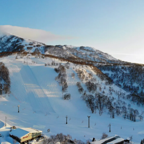 สกีรีสอร์ทนิเซโกะ (Niseko Ski Resort) แหล่งเล่นสกีที่มีชื่อเสียงระดับโลก กับการผสมผสานกับวัฒนธรรมท้องถิ่น