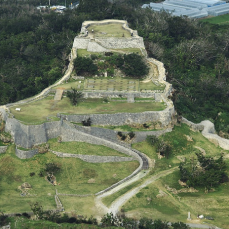 ปราสาทคัตสึเร็น (Katsuren Castle) แหล่งโบราณคดีที่มีความสำคัญทางประวัติศาสตร์ของโอกินาว่า