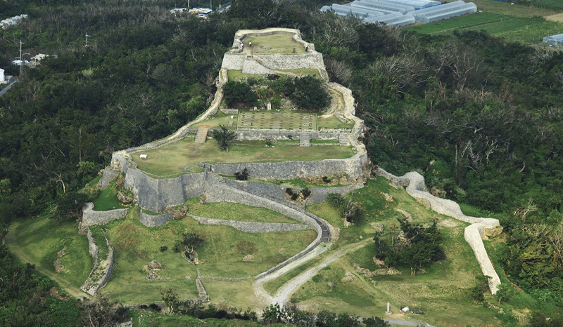 ปราสาทคัตสึเร็น (Katsuren Castle) แหล่งโบราณคดีที่มีความสำคัญทางประวัติศาสตร์ของโอกินาว่า