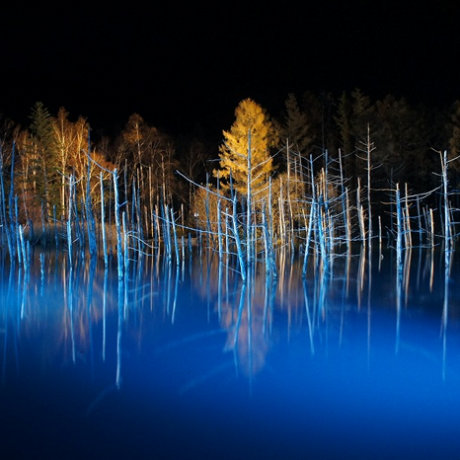 สระน้ำสีฟ้า (Aoiike Blue Pond) กับความงามของสีในสระน้ำที่เปลี่ยนแปลงตามฤดู และทิวทัศน์รอบด้าน